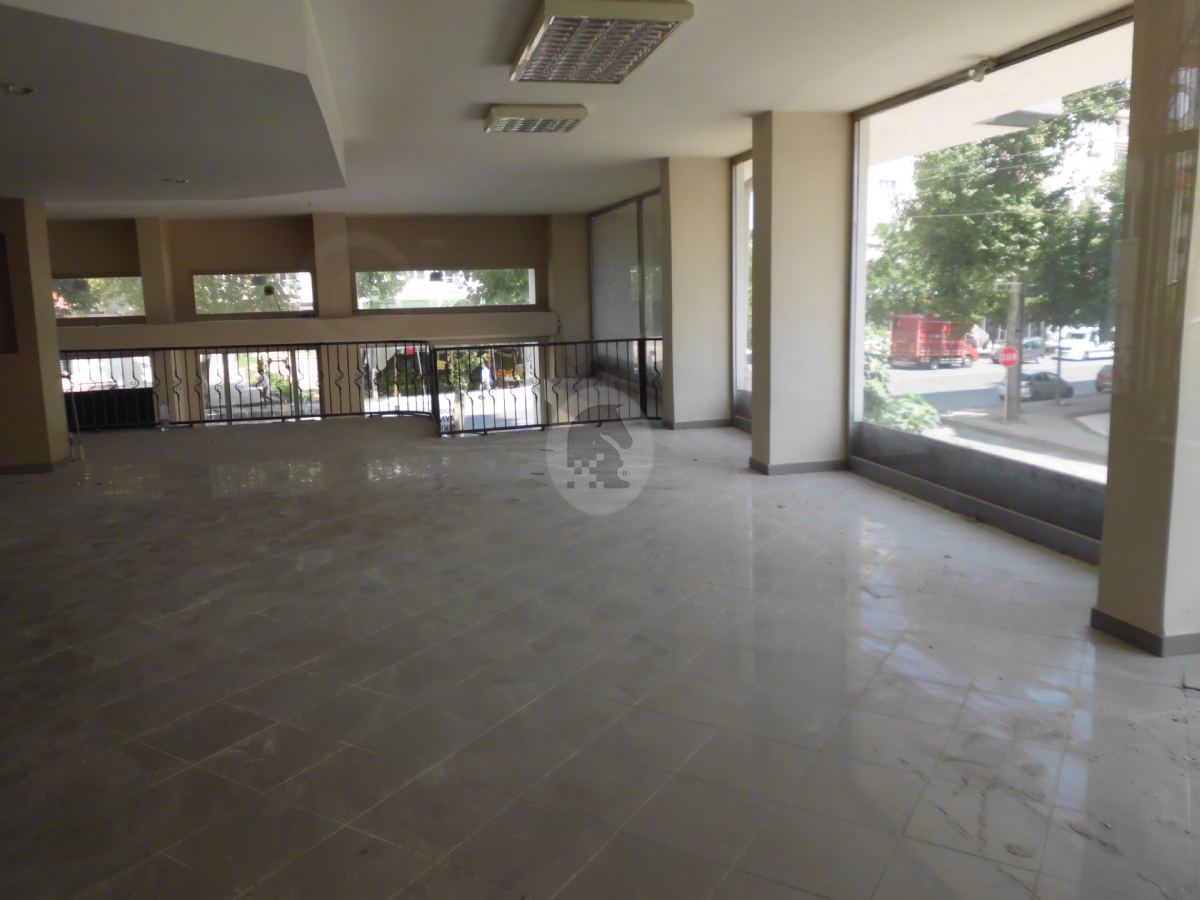 �etin Eme� Caddesinde Sat�l�k D�kkan P.no.7592 M